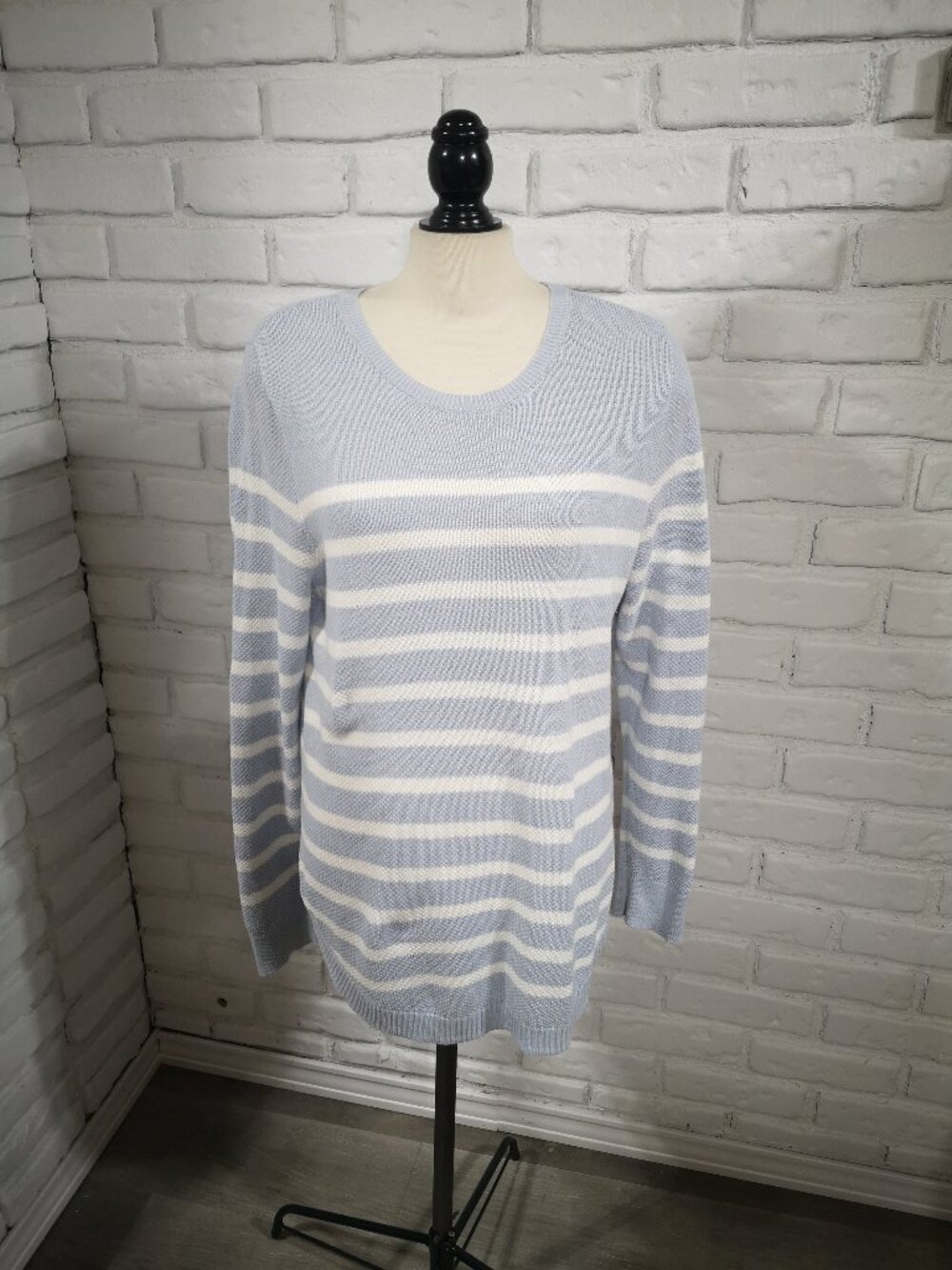 Gap Ladies Size XL Light Blue & White Striped Round Neck 100% Cotton Sweater
